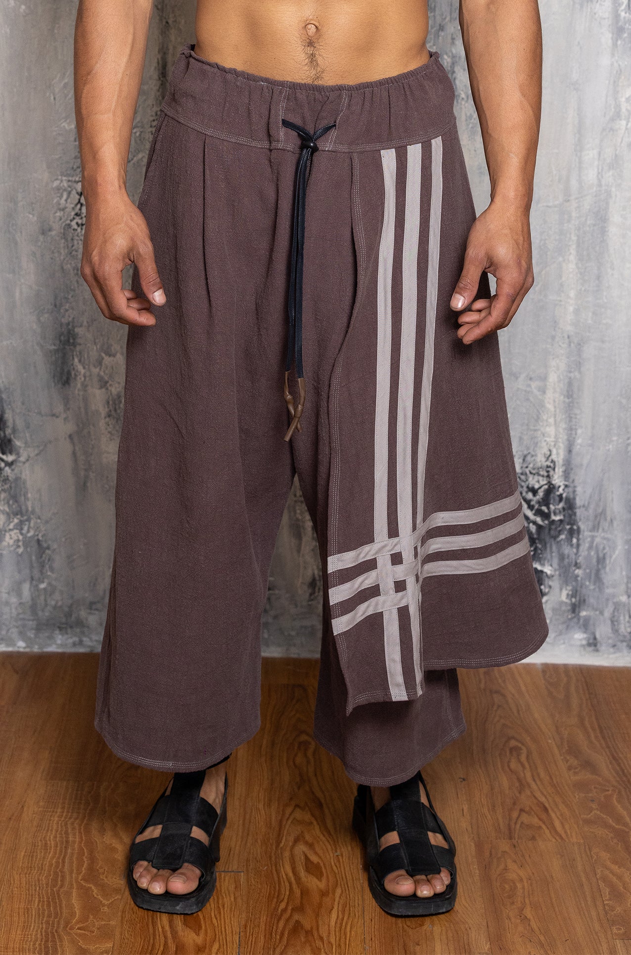 ARI-HAKAMA 3LINE BROWN