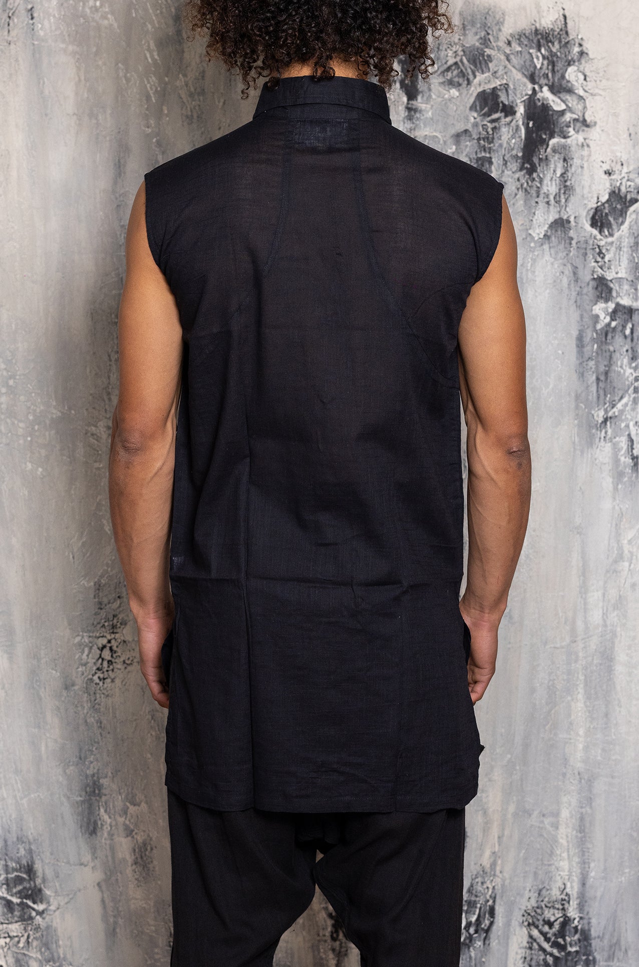 SHITSU.CO SLEEVELESS BLACK