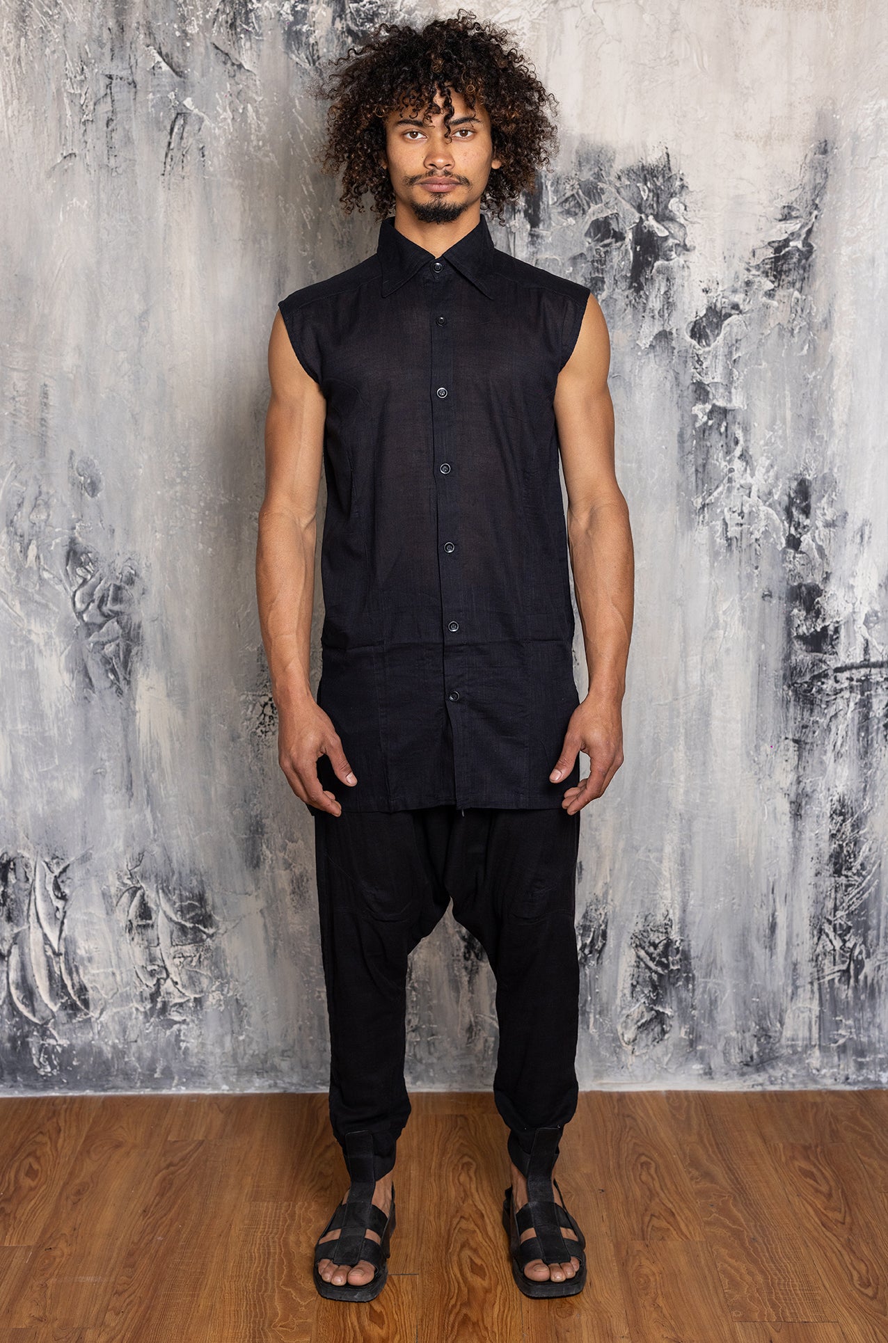 SHITSU.CO SLEEVELESS BLACK